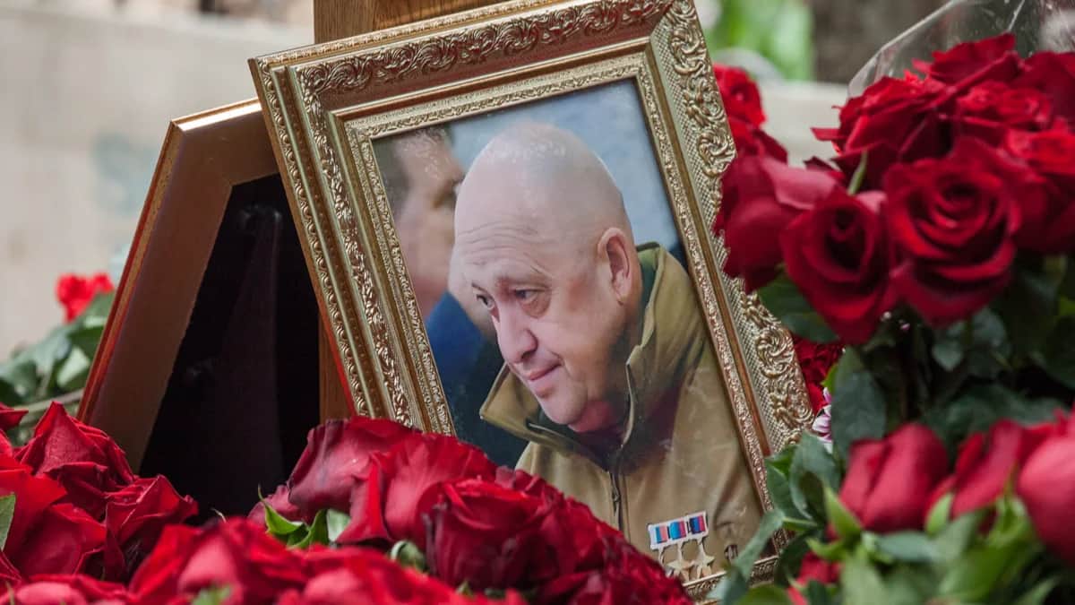 Могила Евгения Пригожина на Пороховском кладбище. Фото: «Новая газета Европа»