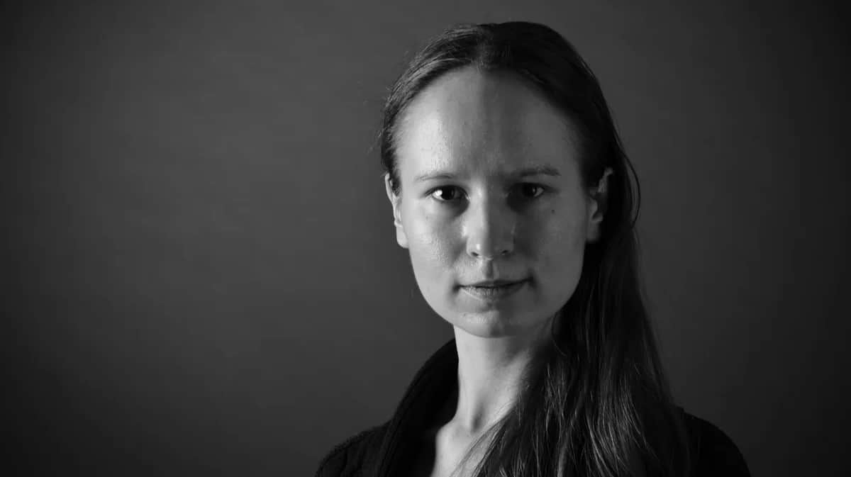 «Женщины в темноте, мужчины при свете дня»