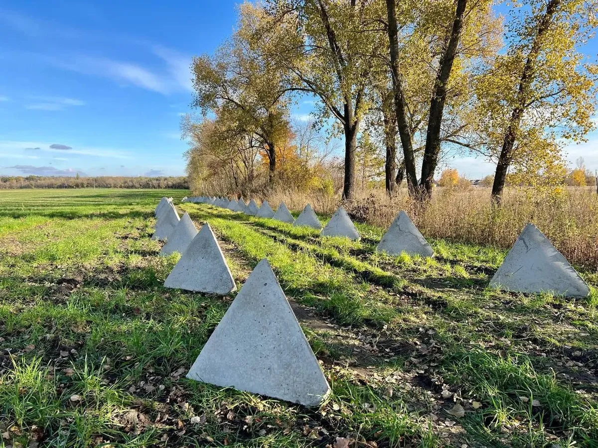 Противотанковые сооружения на приграничных территориях Белгородской области. Фото: <a href="https://vk.com/pervyj_bgd?w=wall-59719760_912444">ВКонтакте</a>