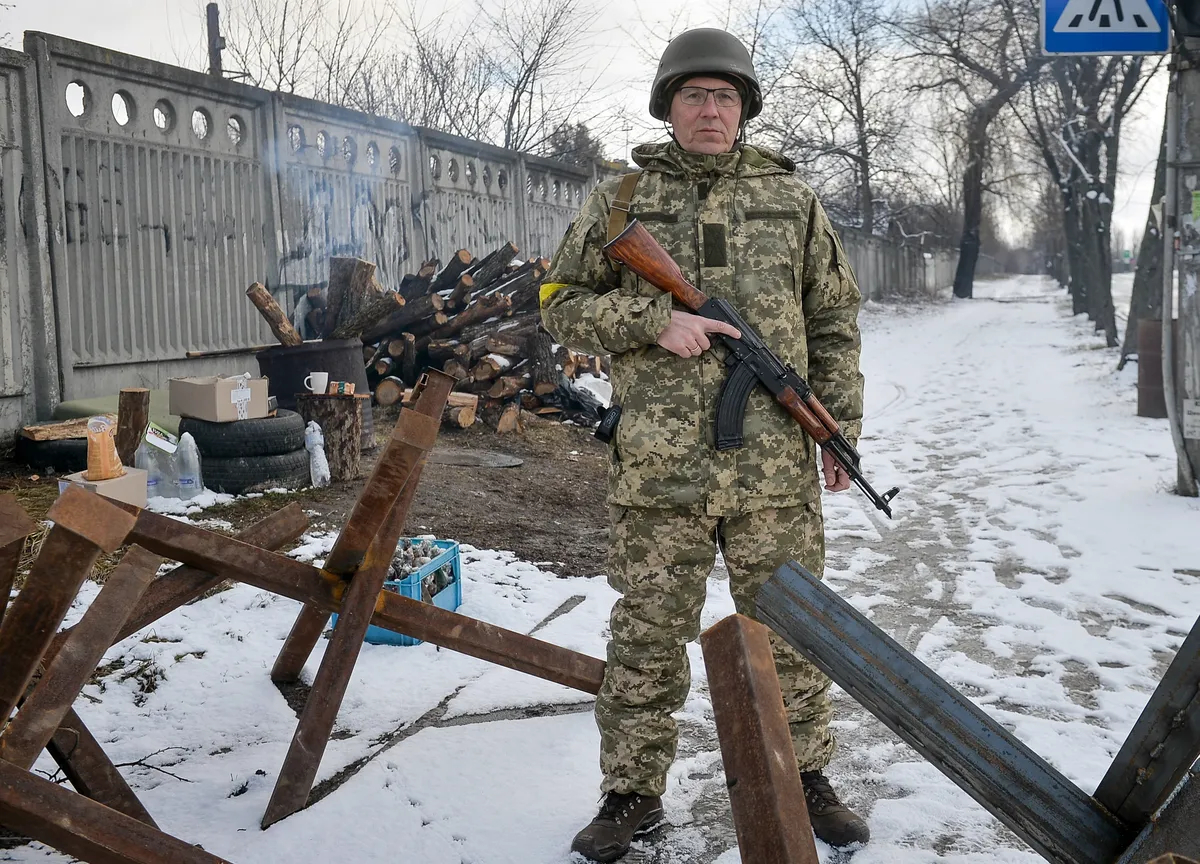 Parubiy mans a Territorial Defence Force roadblock on the outskirts of Kyiv, in the first weeks of the Russian invasion of Ukraine, 8 March 2022. Photo: EPA / ANDRII NESTERENKO