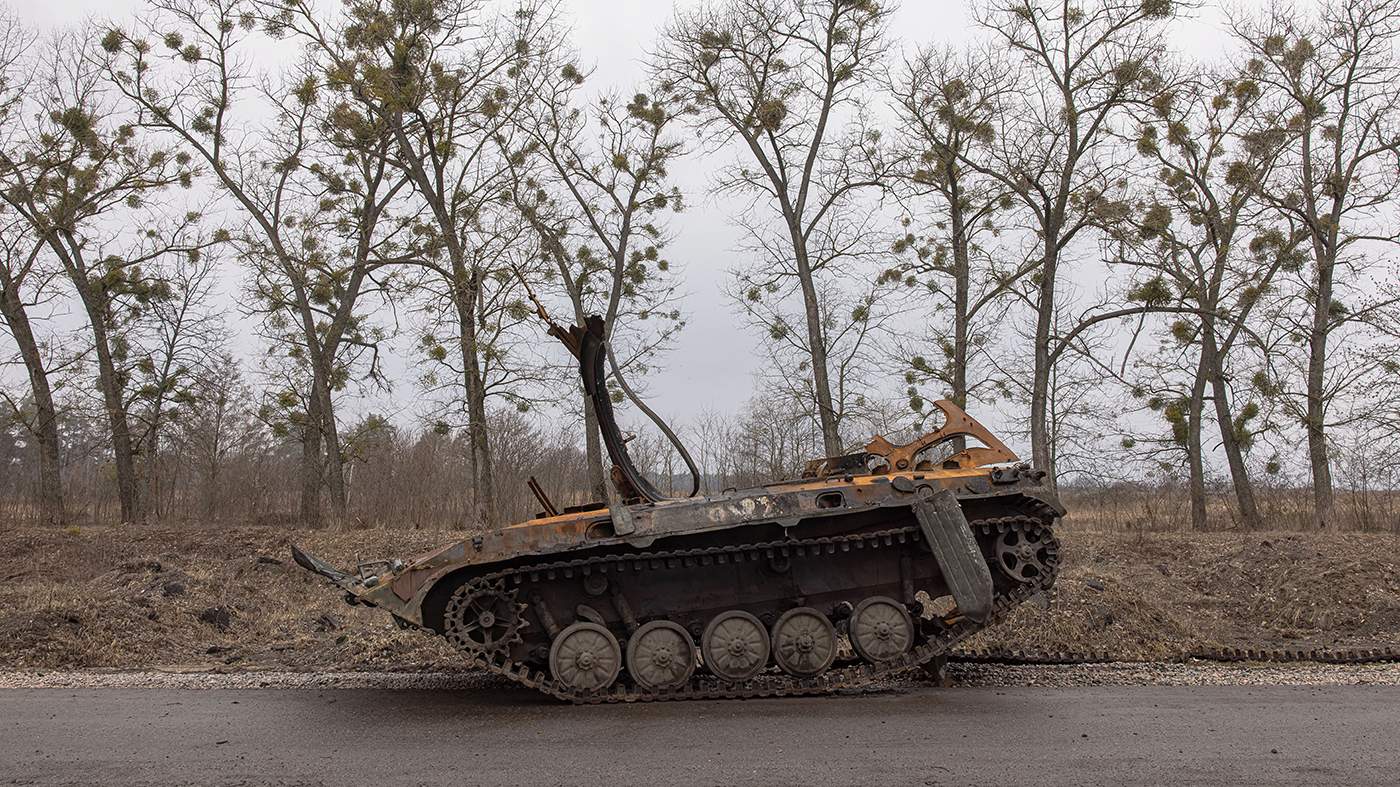 Уничтоженная российская военная техника, Тростянец, Сумская область, Украина, 30 марта 2022 года. Фото: Roman Pilipey / EPA