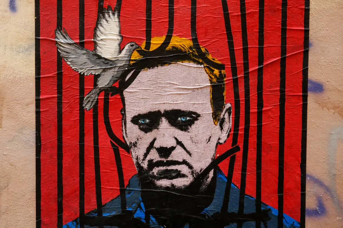 Street artist Harry Greb depicts Navalny being freed from detention by a dove, Rome, Italy, 25 January 2021. Photo: EPA-EFE / FABIO FRUSTACI