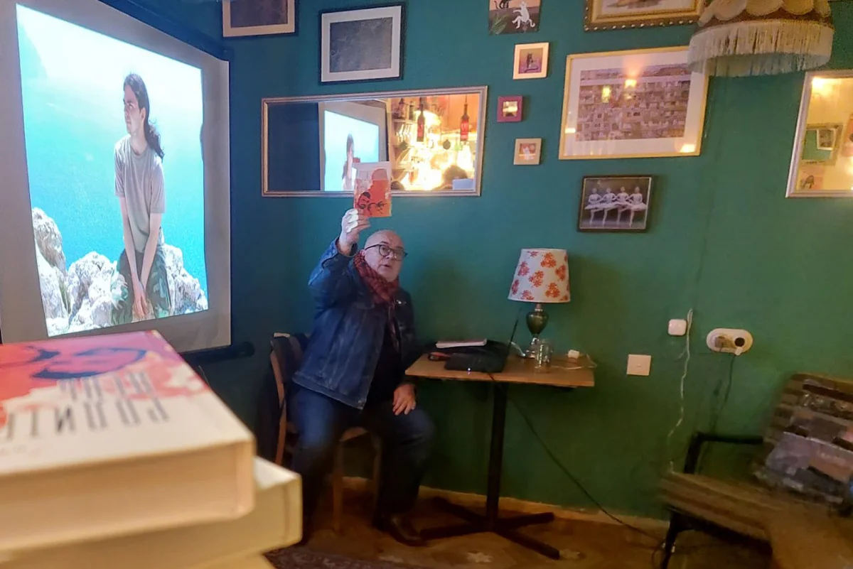 Дмитрий Петров-старший на презентации книги «Родительский день» в Ереване. Фото из личного архива