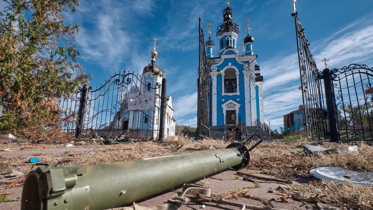 Remnants of shelling outside the Sviatohirsk Lavra of the Holy Dormition in Ukraine’s eastern Donetsk region. Photo: EPA-EFE/YEVGEN HONCHARENKO