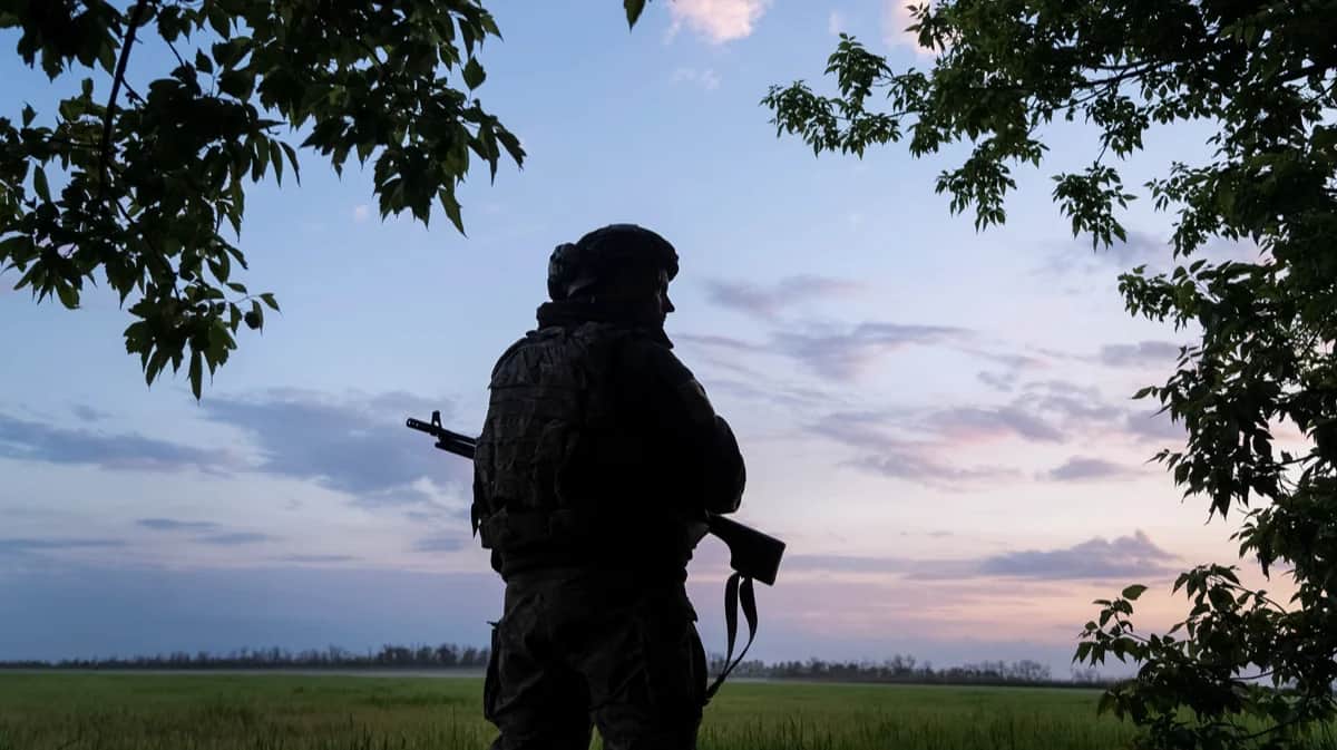 Украинский военнослужащий недалеко от Волчанска в Харьковской области, Украина, 19 мая 2024 года. Фото: Инна Вареница / Reuters / Scanpix / LETA