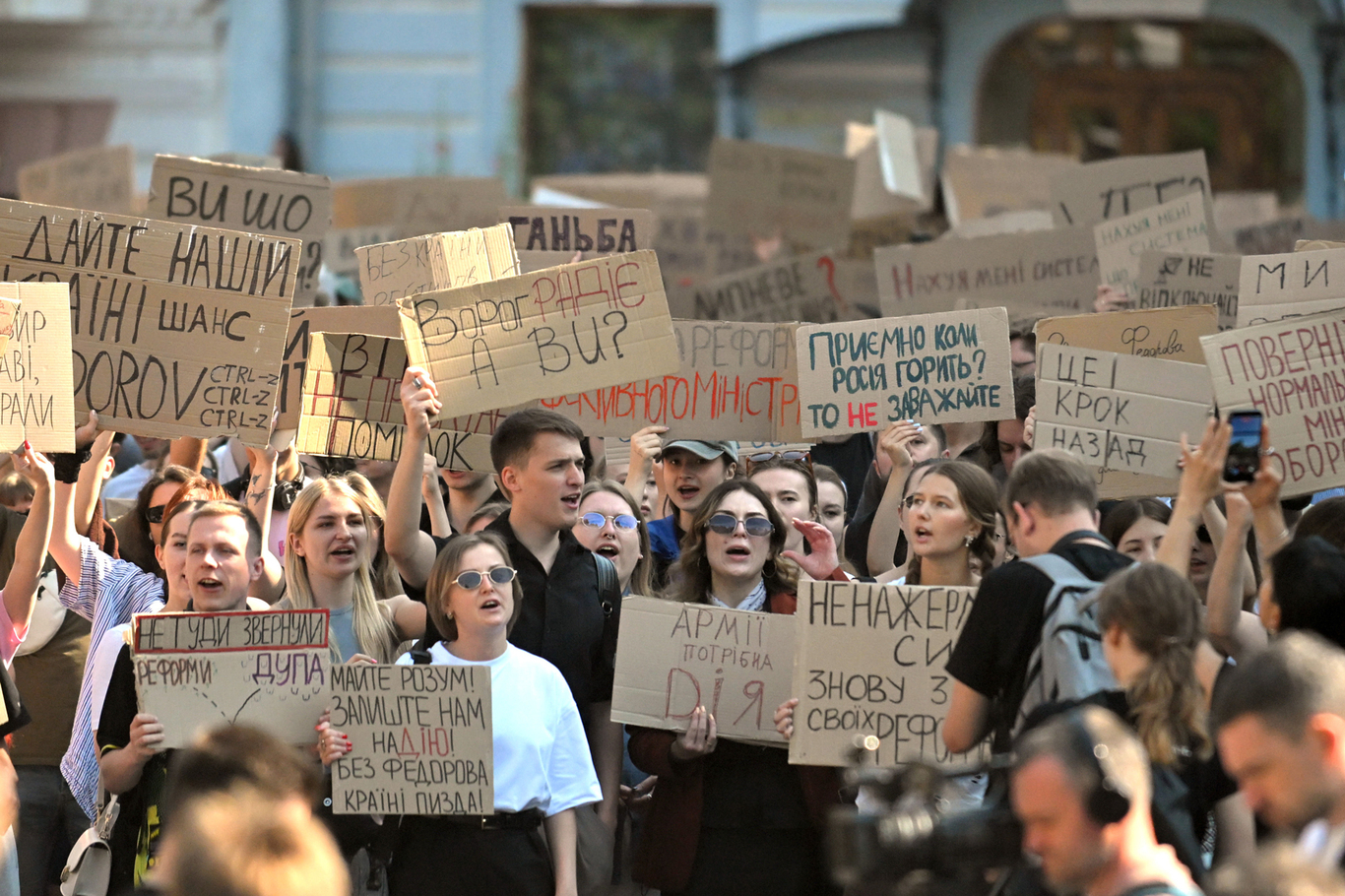  Митинг против отставки министра обороны Украины Михаила Федорова, Киев, Украина, 16 июля 2026 года. Фото: Yevhen Kotenko / Ukrinform / Sipa / Scanpix / LETA