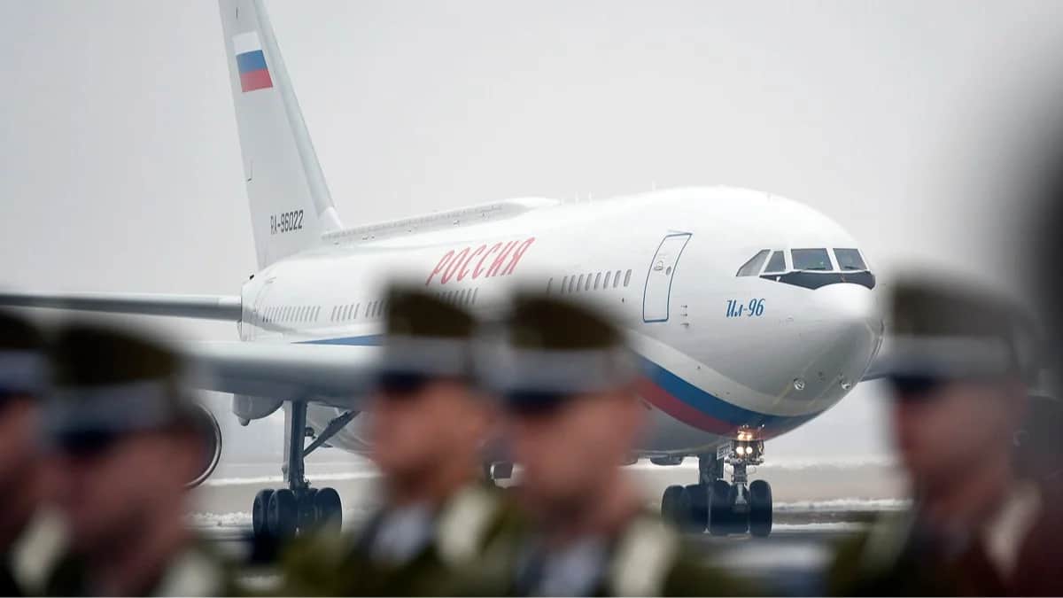 Самолет с Владимиром Путиным в Будапеште, Венгрия, 2 февраля 2017 года. Фото: Tamas Kovacs / EPA