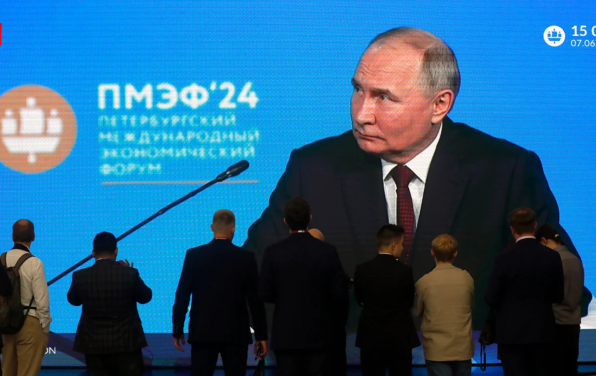 Владимир Путин на пленарном заседании 27-го Петербургского международного экономического форума в Санкт-Петербурге, Россия, 7 июня 2024 года. Фото: Юрий Мальцев / EPA-EFE