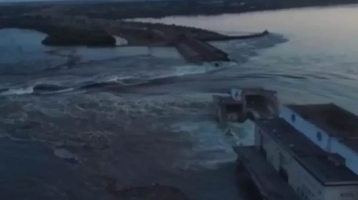 The aftermath of the Kakhovskaya HPP dam blast. Screenshot