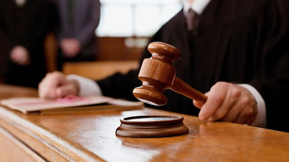 Суд в Подмосковье приговорил жителя Калужской области к 10 годам лишения свободы. Причина — сожжение флага РФ