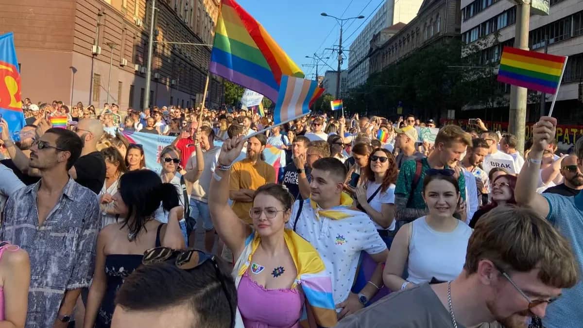 Шествие LGBTIQ+ активистов по Белграду. Фото: Димитар Белявич / специально для «Новой-Европа»