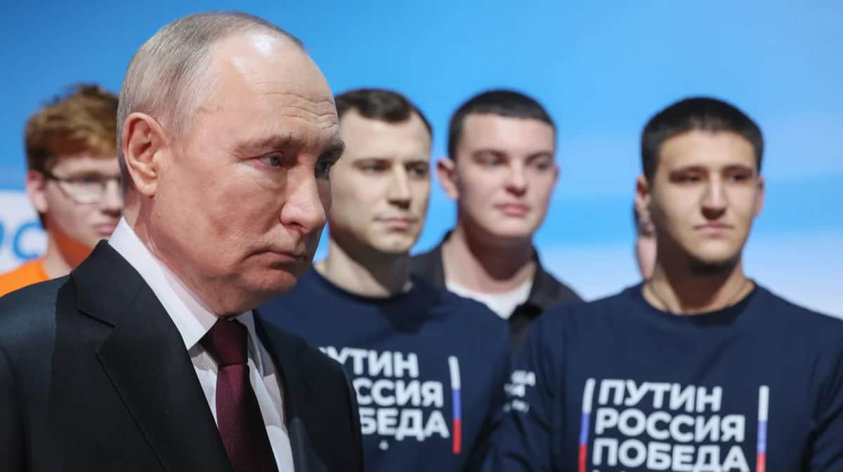 Владимир Путин принимает участие во встрече с доверенными лицами в предвыборном штабе в Москве,&nbsp; 18 марта 2024 года. Фото: Михаил Метцель / Спутник / EPA-EFE
