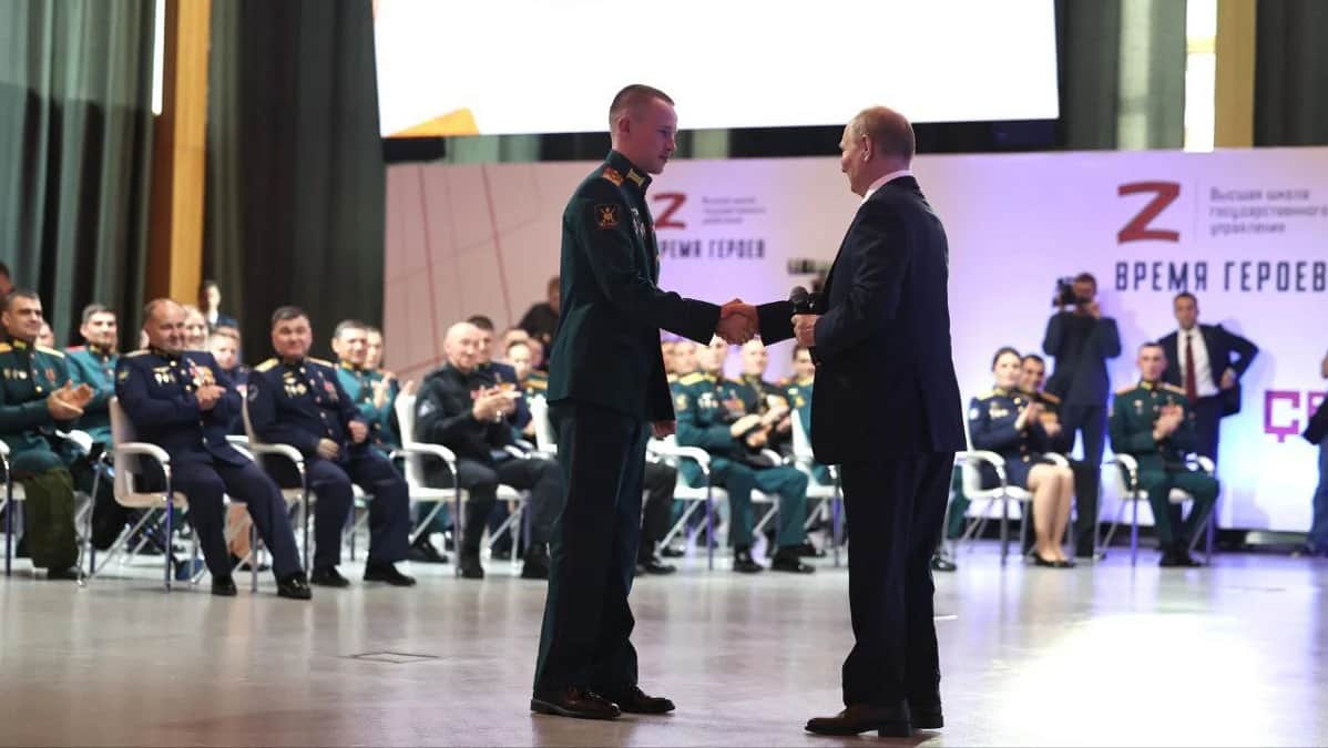 Участники программы «Время героев» на встрече с Путиным, 14 июня 2024 года. Фото:&nbsp;<a target="_blank" data-stringify-link="http://Kremlin.ru" data-sk="tooltip_parent" href="http://kremlin.ru/" rel="noopener noreferrer">Kremlin.ru</a>