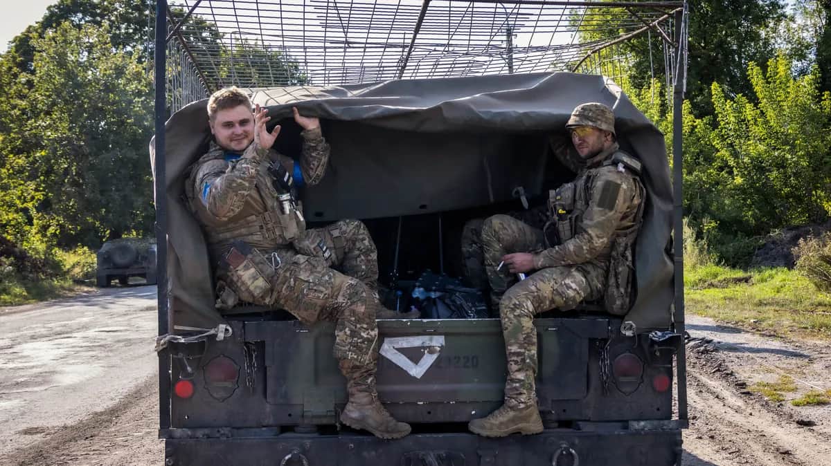 Ukrainian servicemen ride in the back of a military vehicle not far from the Russian border, Ukraine, 15 August 2024 Photo: EPA-EFE / NIKOLETTA STOYANOVA