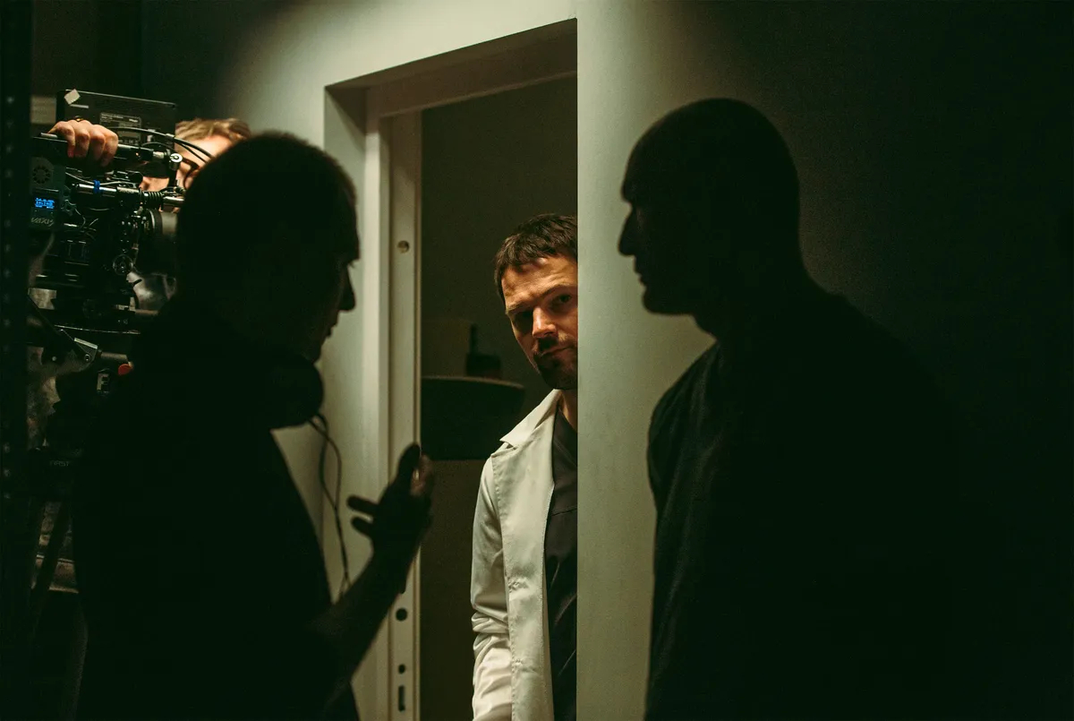 Съёмки сериала «13 клиническая». Фото: <a href="https://www.kinopoisk.ru/series/4902970/" rel="noopener noreferrer" title="https://www.kinopoisk.ru/series/4902970/">Kinopoisk</a>