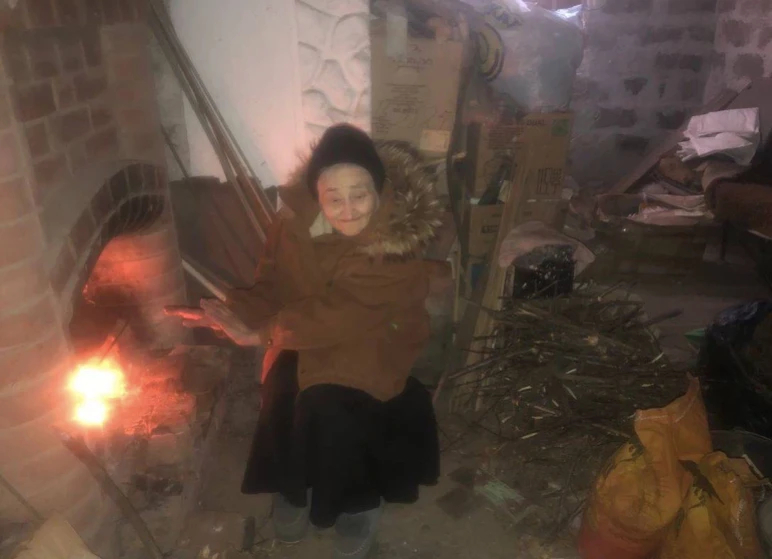 Эльвира Борц в одном из разрушенных домов