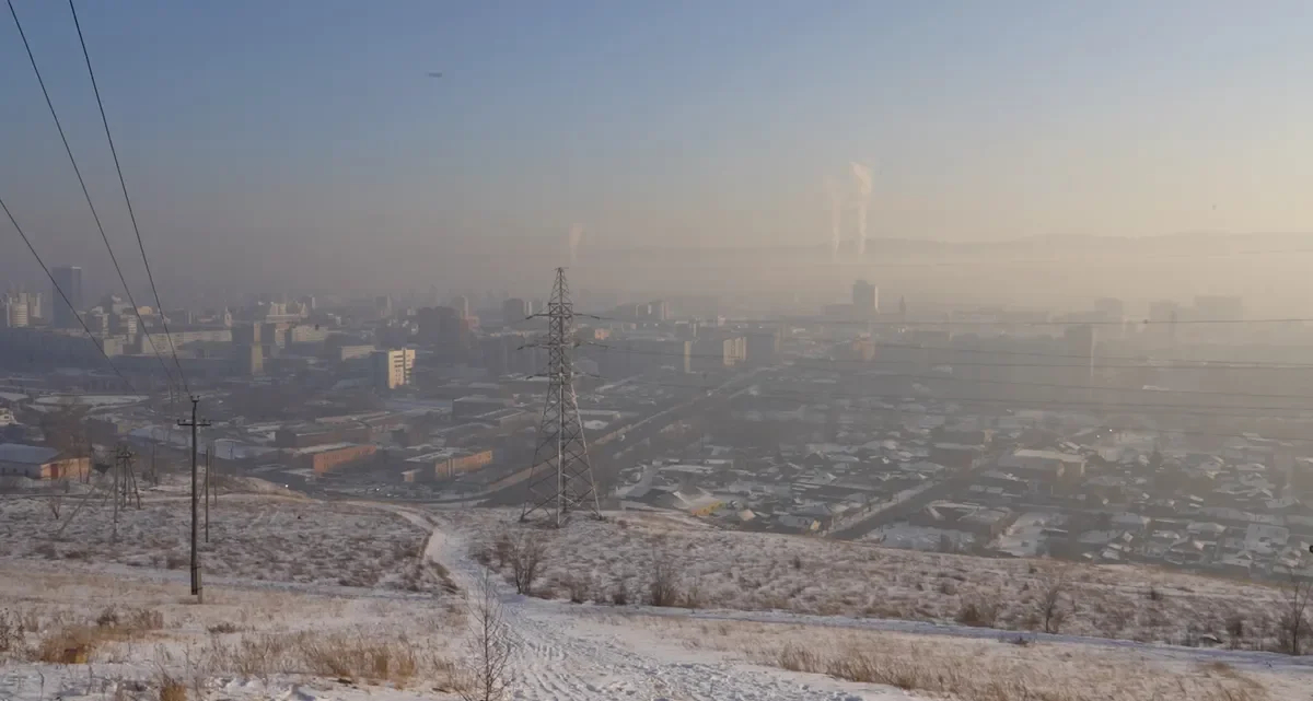 “Black sky mode”, Krasnoyarsk. <a href="https://www.youtube.com/watch?v=NjrPBmXX3vo" rel="noopener noreferrer" title="https://www.youtube.com/watch?v=NjrPBmXX3vo">A shot from the film “Firewood for the mobilised”</a>