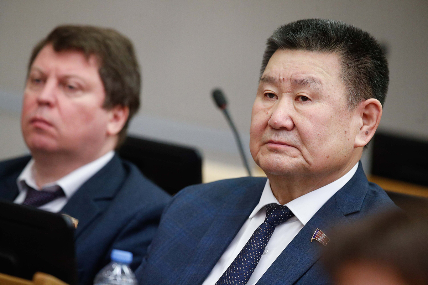 Вячеслав Мархаев (справа) во время последнего пленарного заседания осенней сессии Государственной думы 22 декабря 2022 года. Фото: Агентство «Москва»