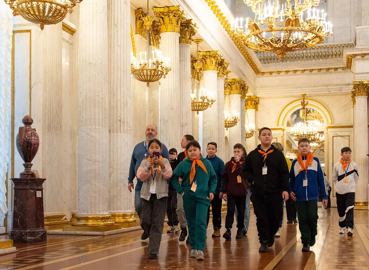 Участники детского агитпоезда в Эрмитаже, 1 ноября 2023 года. Фото: hermitagemuseum.org