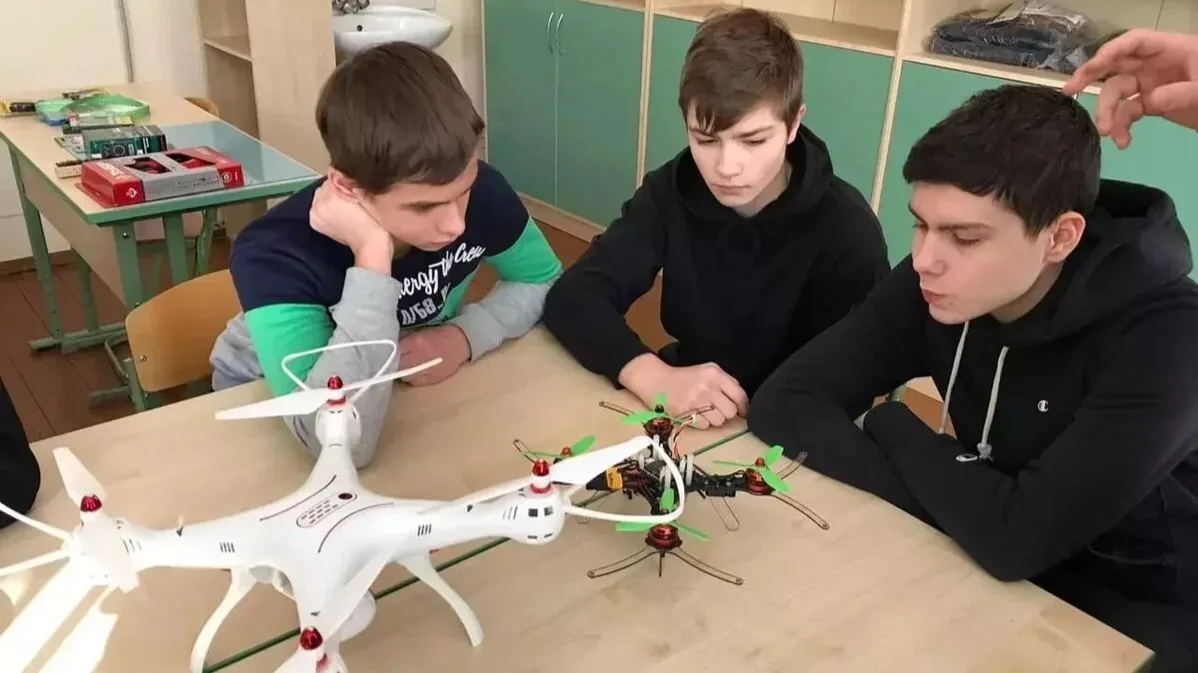 First Russian textbook teaching school children about drones published