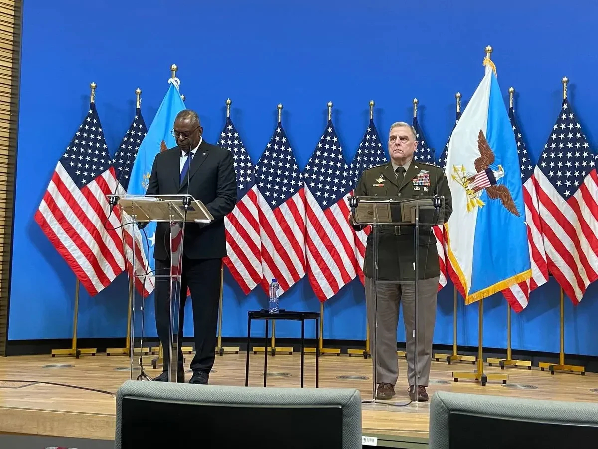 Chairman of the US Joint Chiefs of Staff Mark Milley (right) and the US Secretary of Defence Lloyd Austin (left). Photo: Alina Danilina / Novaya Gazeta Europe