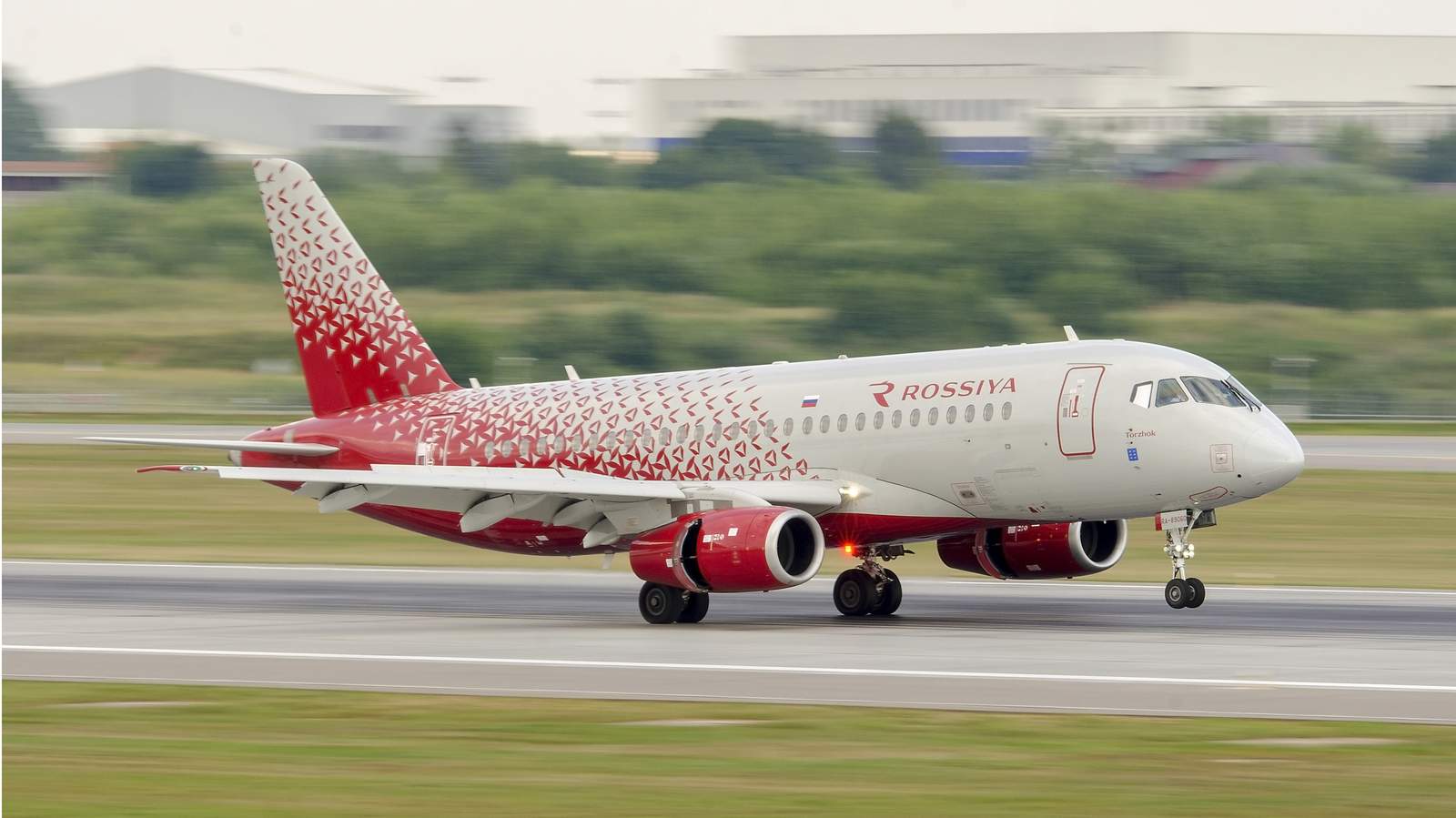 Самолет SSJ 100 авиакомпании «Россия». Фото: Sergey Korovkin / Wikimedia commons