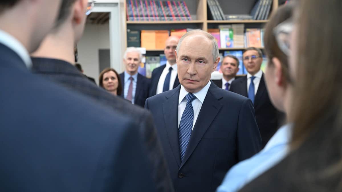 Ямы залатали, знаки помыли, траву скосили