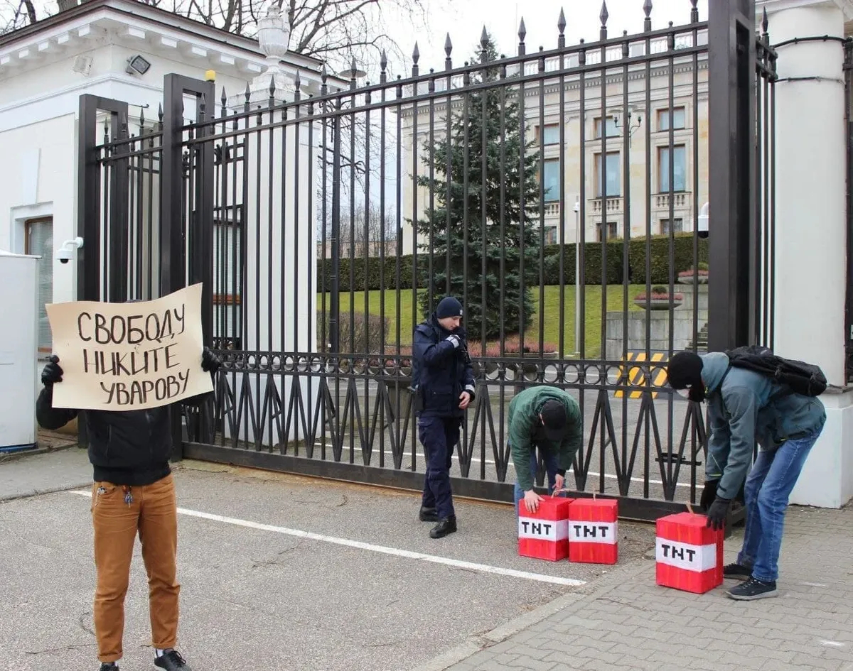 Февраль 2022. У российского посольства в Варшаве. Фото: kanskdelo.com