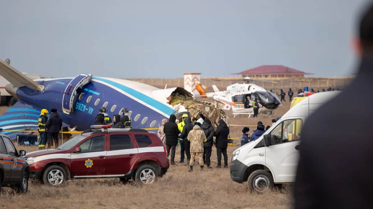 Обломки упавшего самолёта в Актау, Казахстан, 25 декабря 2024 года. Фото: Isa Tazhenbayev / Xinhua / Chine Nouvelle / Sipa / Scanpix / LETA