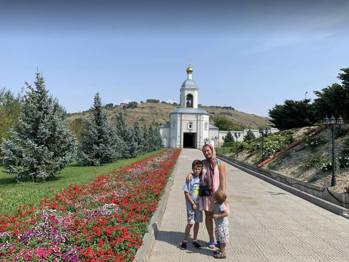 Oxana and her younger children. Photo from personal archives