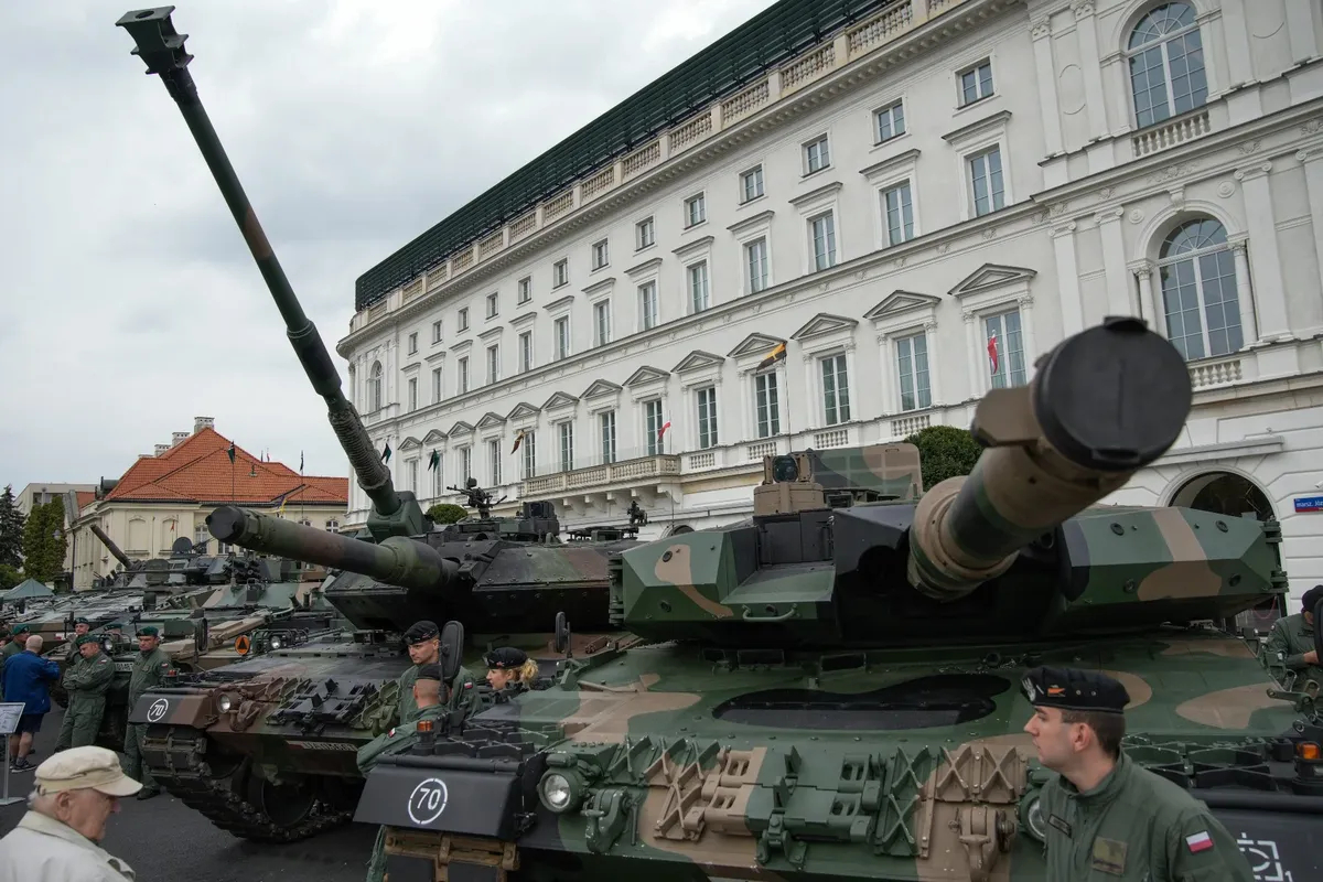 Leopard tanks belonging to the Polish army near the Piłsudski Square in Warsaw. Photo: STR / NurPhoto / Getty Images
