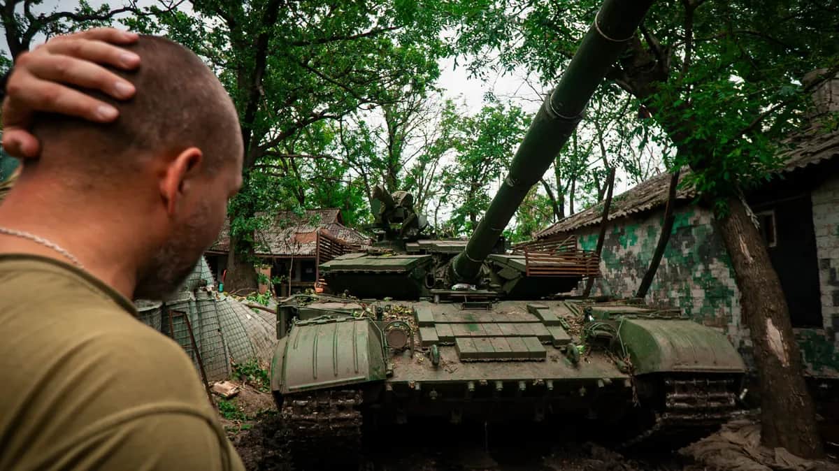 Members of Ukraine’s 59th Separate Motorised Infantry Brigade named after Yakiv Handziuk during repair work on a tank near a frontline in the Donetsk direction, eastern Ukraine, 02 July 2023, amid the Russian invasion. Photo by EPA-EFE/NIKOLETTA STOYANOVA
