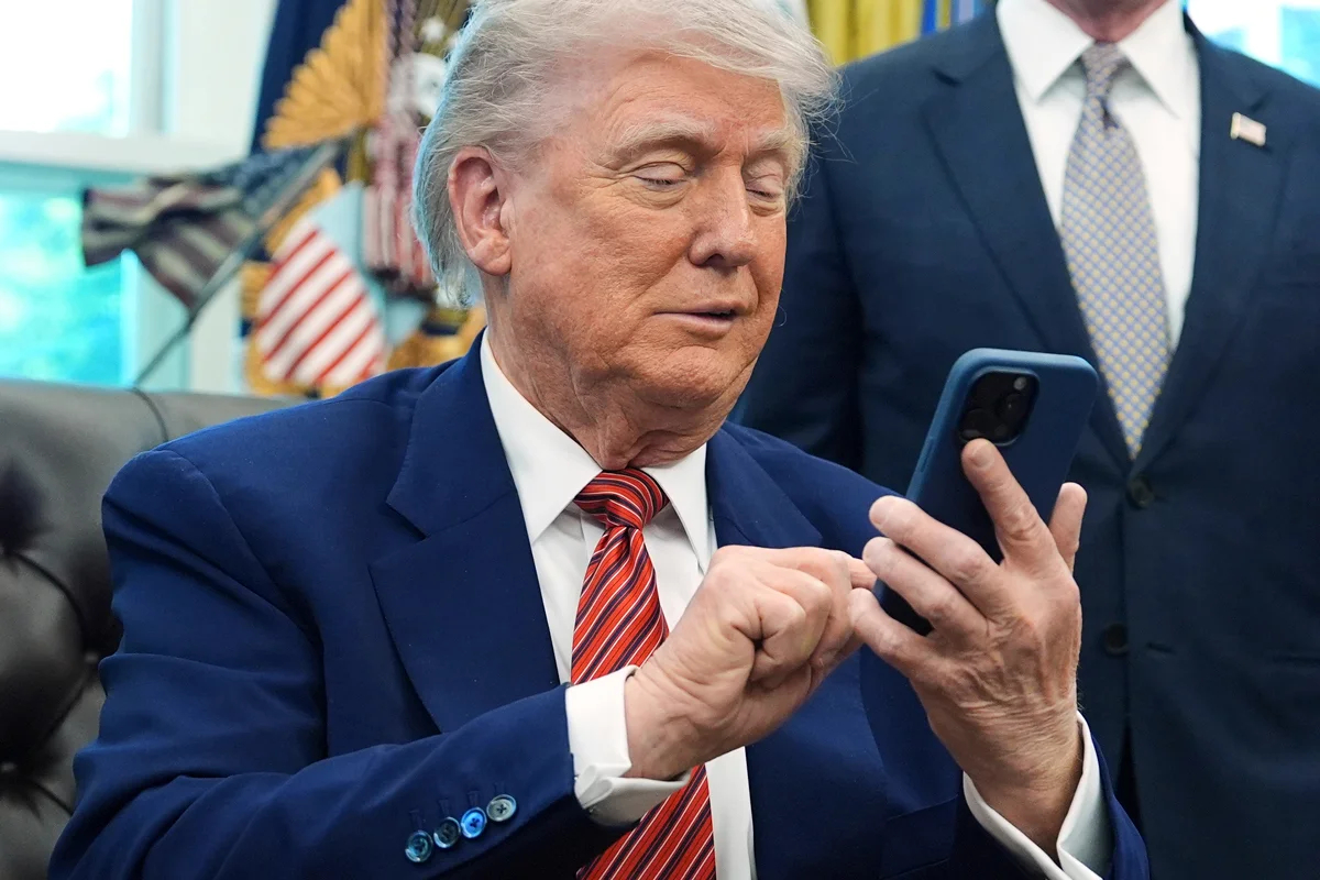 Дональд Трамп в Овальном кабинете Белого дома, Вашингтон, округ Колумбия, США, 23 мая 2025 года. Фото: Evan Vucci / AP Photo / Scanpix / LETA
