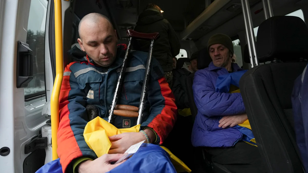 Украинские военнопленные после обмена, 15 января 2025 года. Фото: EPA