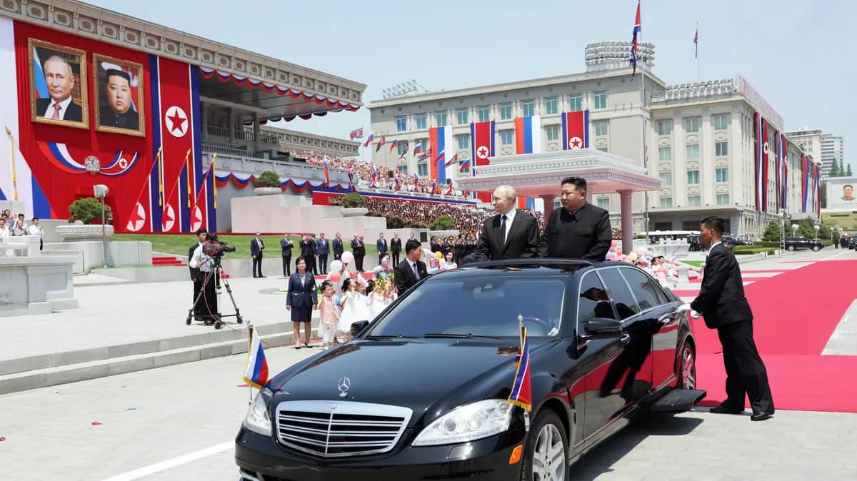 Kim Jong Un and Vladimir Putin arrive on Pyongyang’s Kim Il Sung Square for an offficial welcoming ceremony, 19 June 2024. Photo: EPA-EFE / GAVRIIL GRIGOROV / SPUTNIK / KREMLIN POOL
