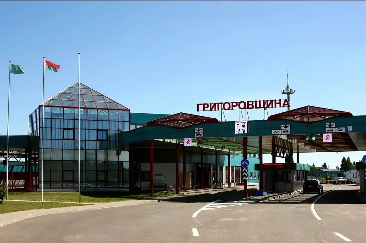 Пункт пропуска Григоровщина, граница Латвии и Беларуси. Фото: <a href="https://yandex.ru/maps/org/mezhdunarodny_avtomobilny_punkt_propuska_grigorovshchina/145710900954/gallery/?ll=27.205070%2C55.748306&amp;mode=search&amp;photos%5Bbusiness%5D=145710900954&amp;photos%5Bid%5D=urn%3Ayandex%3Asprav%3Aphoto%3Ay-CUx3g7fuAu7VUdmvISnKKR22K_X9qd8&amp;sctx=ZAAAAAgCEAAaKAoSCQrZeRubQUZAEUxtqYO8FkRAEhIJVn%2BEYcCS0D8RfJv%2B7EeKxj8iBgABAgMEBSgKOABAEUgBYhJsZXRvX3ZfZ29yb2RlPXRydWVqAmFtnQHNzEw9oAEAqAEAvQEuL8buwgEt2s2v6J4E37iQpNgF9oLC5APi7OiXjQPZkdH6A7SvhJSbBo%2Fn4O0fyeiItu0F6gEA8gEA%2BAEAggIz0LPRgNCw0L3QuNGG0LAg0LvQsNGC0LLQuNC4INC4INCx0LXQu9C%2B0YDRg9GB0YHQuNC4igIAkgIDMTQ5mgIMZGVza3RvcC1tYXBz&amp;sll=27.205070%2C55.748306&amp;sspn=8.466258%2C4.710030&amp;tab=gallery&amp;text=%D0%B3%D1%80%D0%B0%D0%BD%D0%B8%D1%86%D0%B0%20%D0%BB%D0%B0%D1%82%D0%B2%D0%B8%D0%B8%20%D0%B8%20%D0%B1%D0%B5%D0%BB%D0%BE%D1%80%D1%83%D1%81%D1%81%D0%B8%D0%B8&amp;z=6.57">Яндекс.Карты</a>