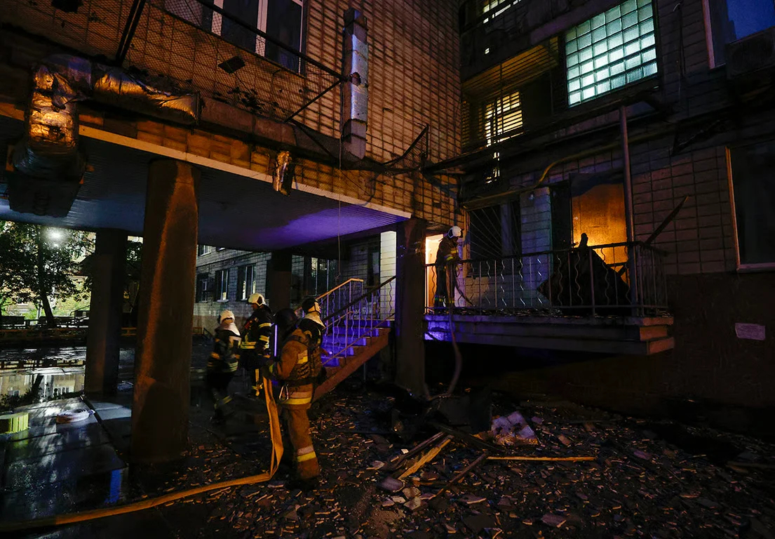 Ukrainian rescue workers at the site of a Russian airstrike on Kyiv, Ukraine, 10 October<br/>2025. Photo: Sergey Dolzhenko / EPA<br/>