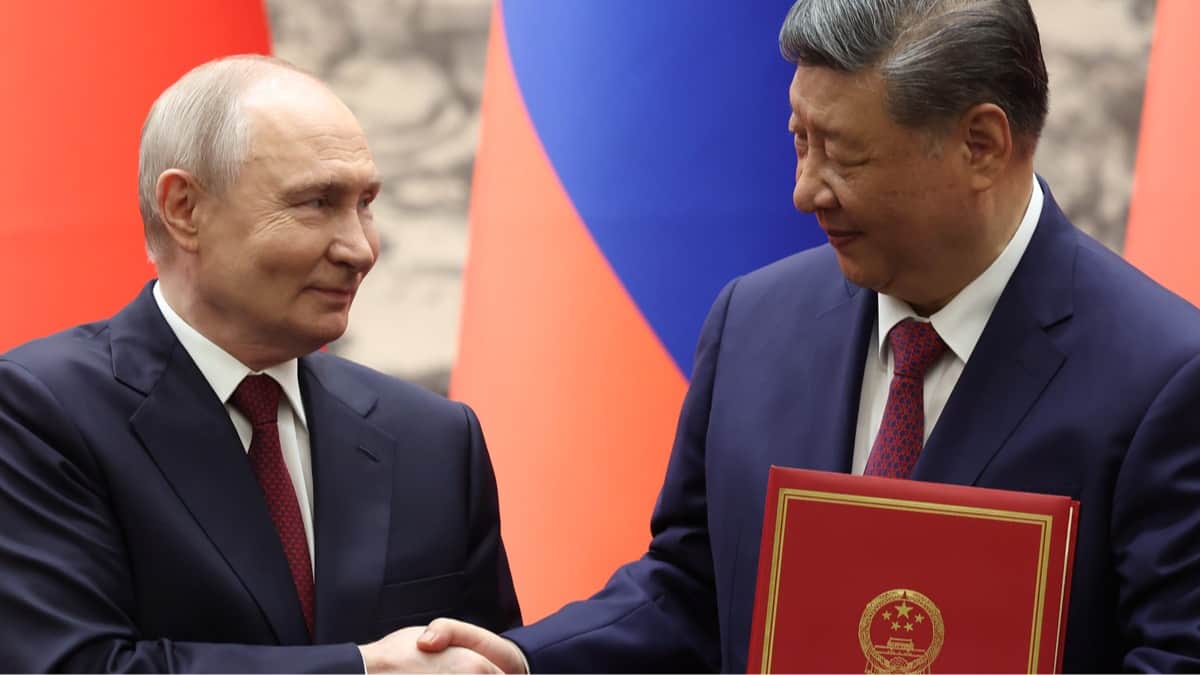 Владимир Путин и председатель КНР Си Цзиньпин во время церемонии подписания документов в Пекине, Китай, 20 мая 2026 года. Фото: Максим Шеметов / EPA<br>