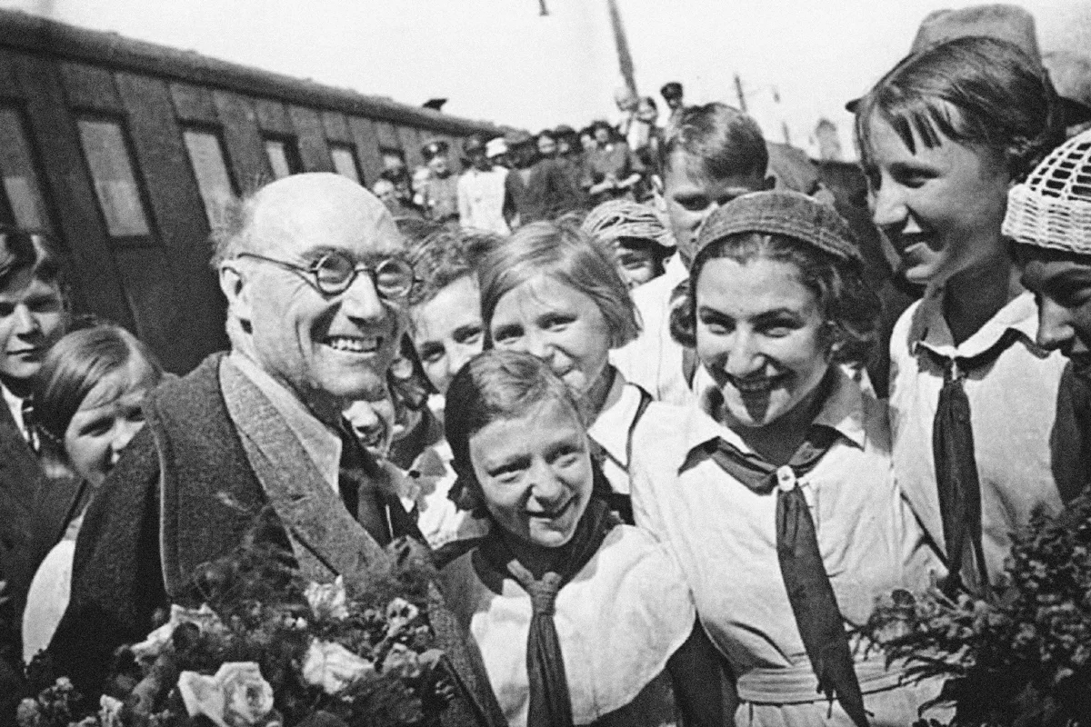 Андре Жид во время поездки в СССР. Фото из собрания Российского государственного архива литературы и искусства, Москва. Источник: Album / Alamy / Vida Press