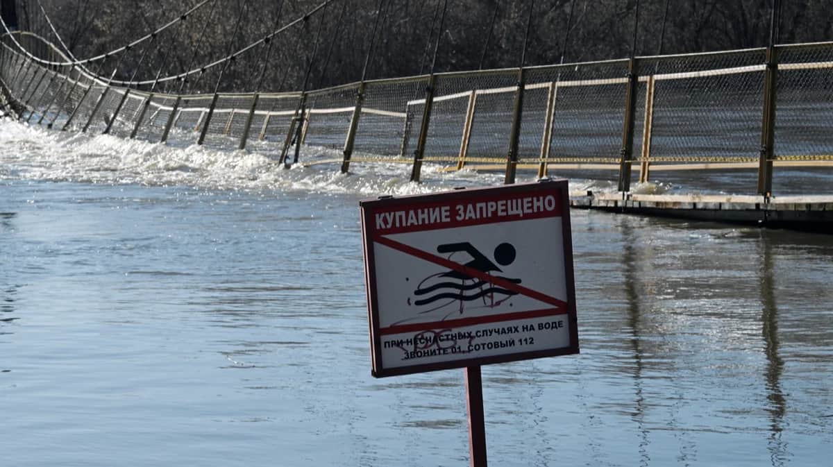Последствия наводнения в Кургане, 17 апреля 2024 года. Фото: Евгений Разумный / Коммерсантъ / Sipa USA / Vida Press