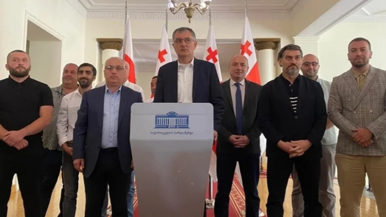 «Сила народа» против гражданского общества