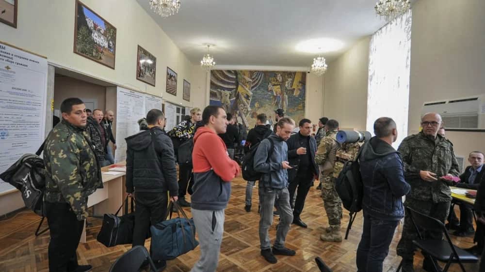 Russian conscripts arrive at a recruiting office&nbsp;during the “partial mobilisation” in September 2022. Photo: EPA-EFE/ARKADY BUDNITSKY