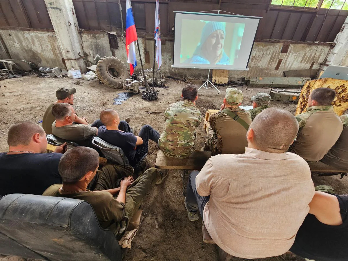 Показ фильма «Мамино письмо» в Макеевке, Донецкая область, Украина, сентябрь 2024 года. Фото: boriskorchevnikov / <a data-sk="tooltip_parent" data-stringify-link="https://t.me/boriskorchevnikov/4585" href="https://t.me/boriskorchevnikov/4585" rel="noopener noreferrer" target="_blank">Telegram</a>