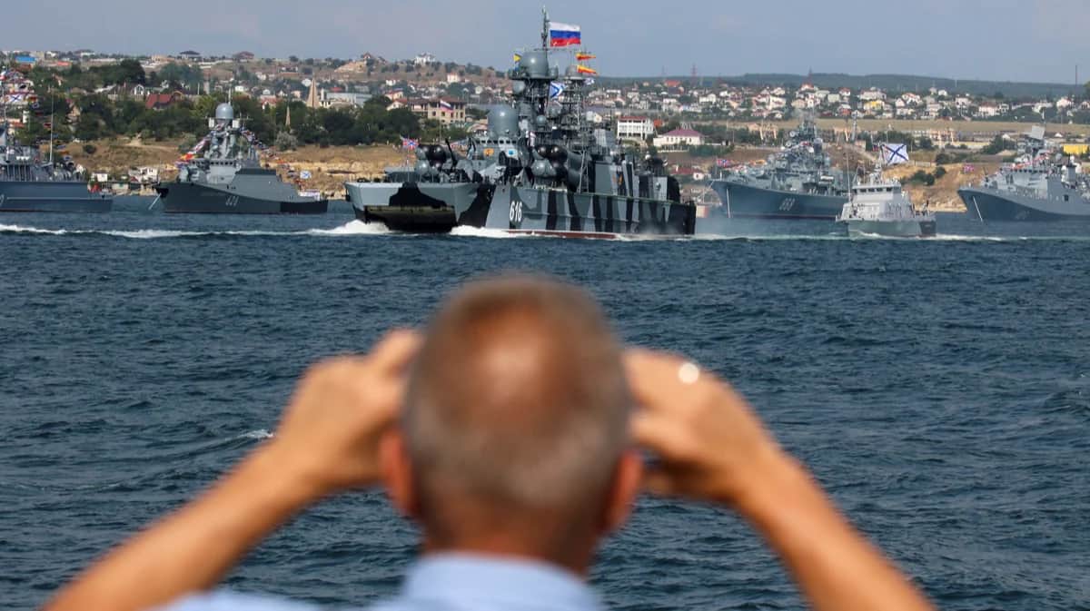 Российские военные корабли перед парадом в честь военно-морского флота в черноморском порту Севастополя, Украина, 23 июля 2021 года. Фото: Алексей Павлишак / Reuters / Scanpix / LETA