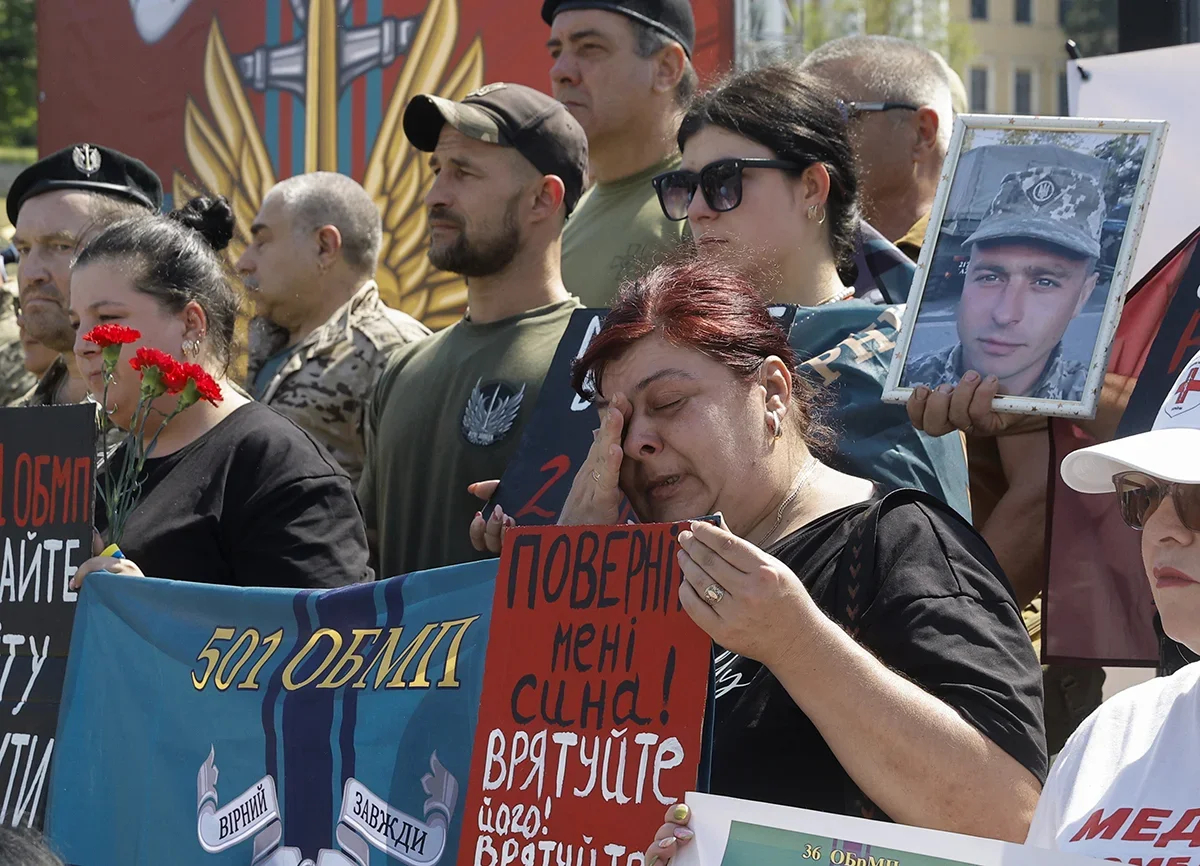 The relatives of Ukrainian servicemen being held in Russia protest in Kyiv, Ukraine, 23 May 2024. Photo: Sergey Dolzhenko / EPA