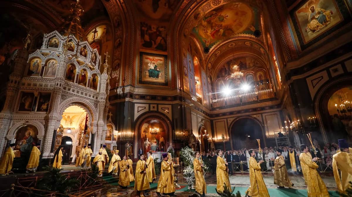Orthodox priests attend a Christmas service at the Christ the Saviour Cathedral in Moscow, Russia, 6 January 2023.&nbsp;Photo: EPA-EFE/YURI KOCHETKOV