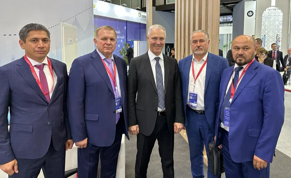 Vladislav Kosenko (second from left) at the St. Petersburg International Economic Forum in June. Photo: <a href="https://acdri.ru/" rel="noopener noreferrer" title="https://acdri.ru/">Association for Construction and Development of Road-Building Infrastructure</a>