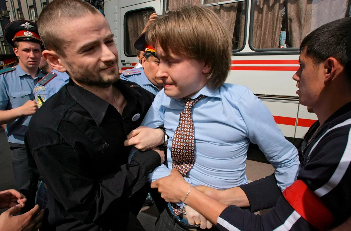 Police detain Nikolay Alekseyev near the mayor’s office, Moscow, 27 May 2007. Photo: Sergey Ilnitsky / EPA