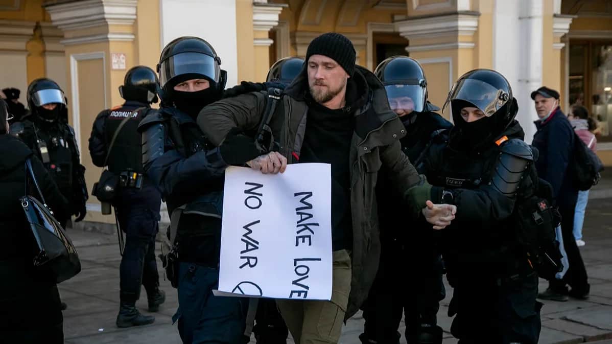 A man being detained at an anti-war protest in Moscow, on 13 March 2022. Photo: Novaya Gazeta Europe