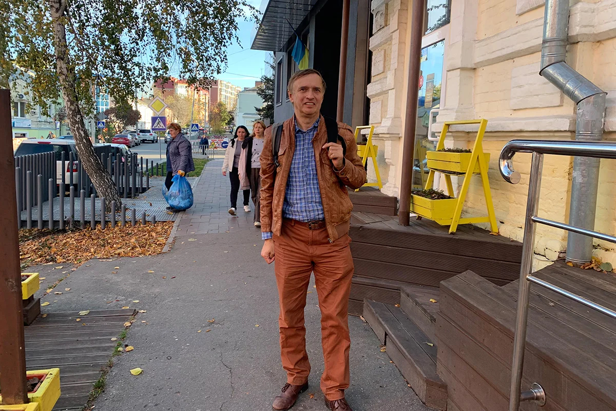 Юрий Кононенко «вырастил» себя украинцем в Москве и стоял у истоков создания там библиотеки украинской литературы. Фото: Ольга Мусафирова, специально для «Новой газеты Европа»